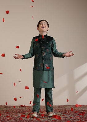 alt message - Manyavar Boys Boys Dark Green Floral Printed Angrakha Style Jacket Set image number 3